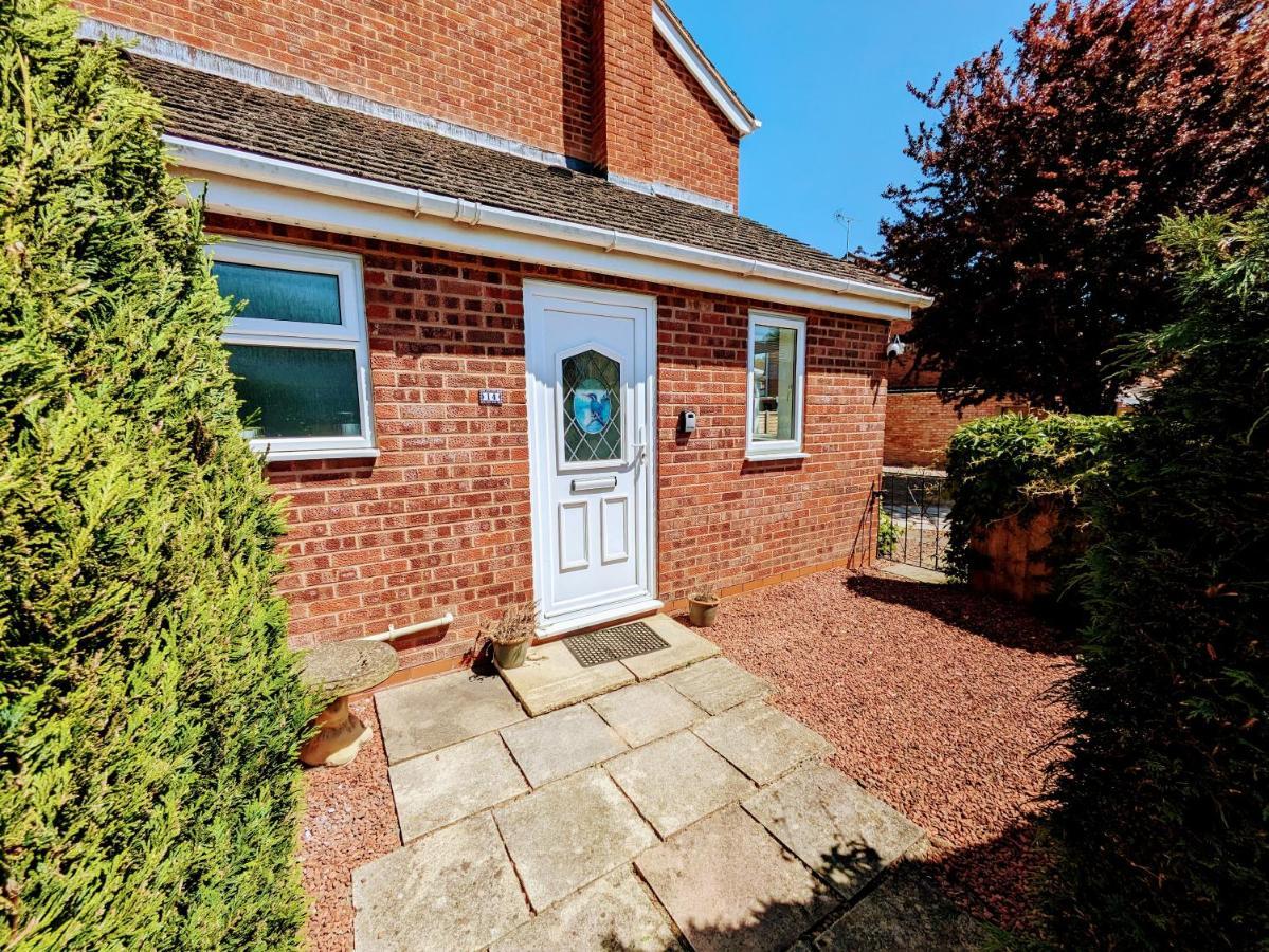 Spacious 3 Bed House, Sleeps 6, Free Parking - 14 Millers Close Leominster Exterior foto