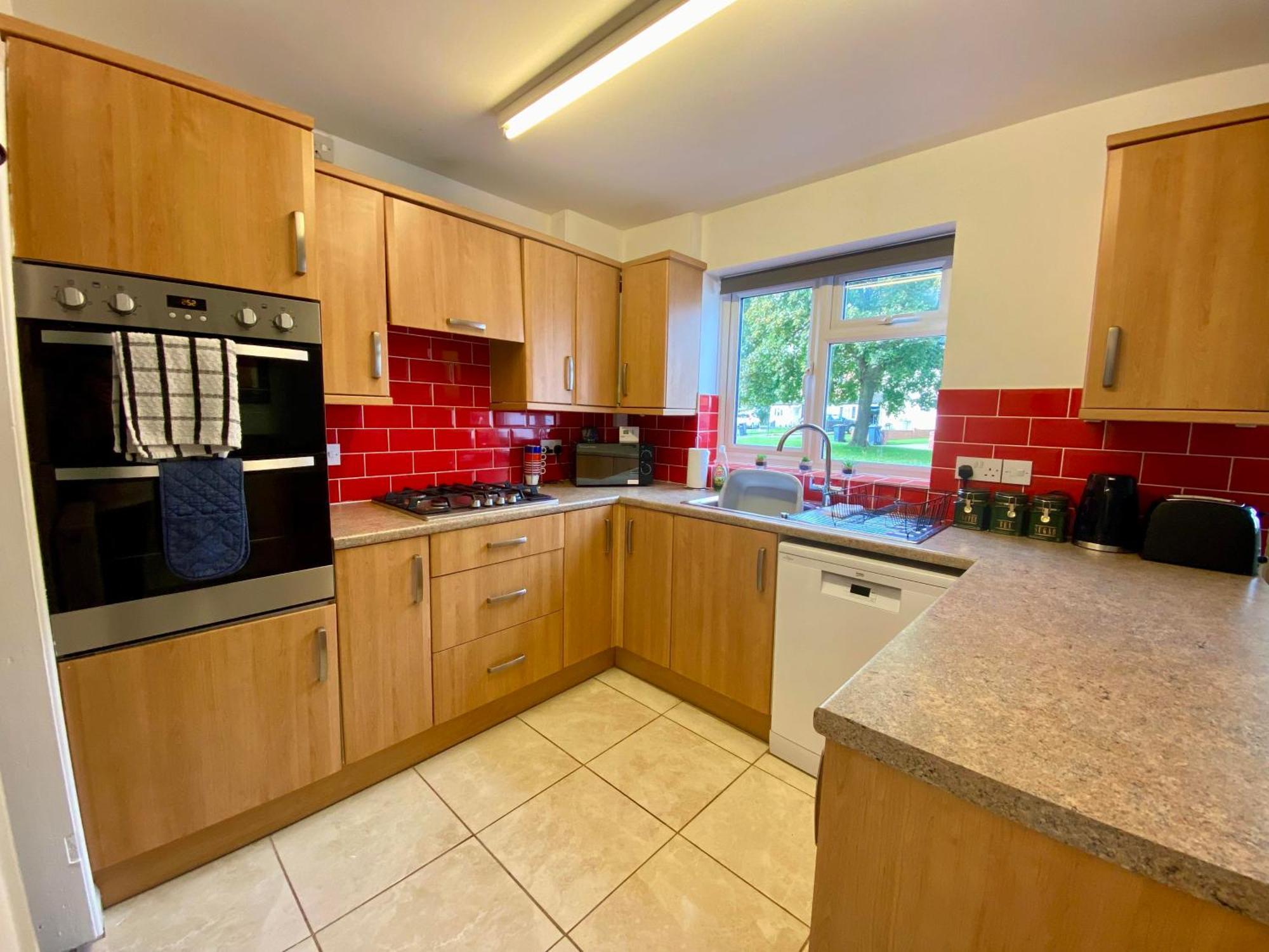 Spacious 3 Bed House, Sleeps 6, Free Parking - 14 Millers Close Leominster Exterior foto